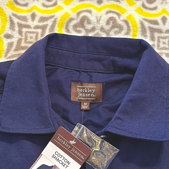 NEW NWT - blue button up Shacket / shirt jacket with side pockets and collar. - Picture 5 of 9